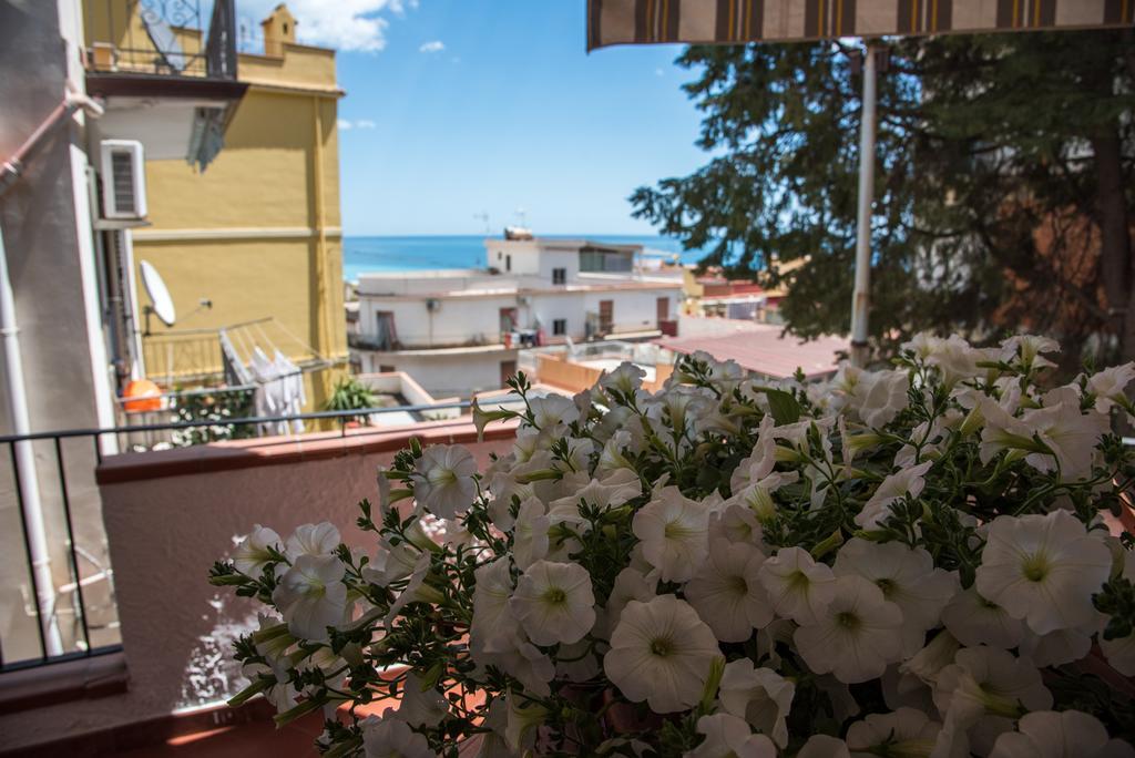 La Maison Dorée Giardini-Naxos Habitación foto