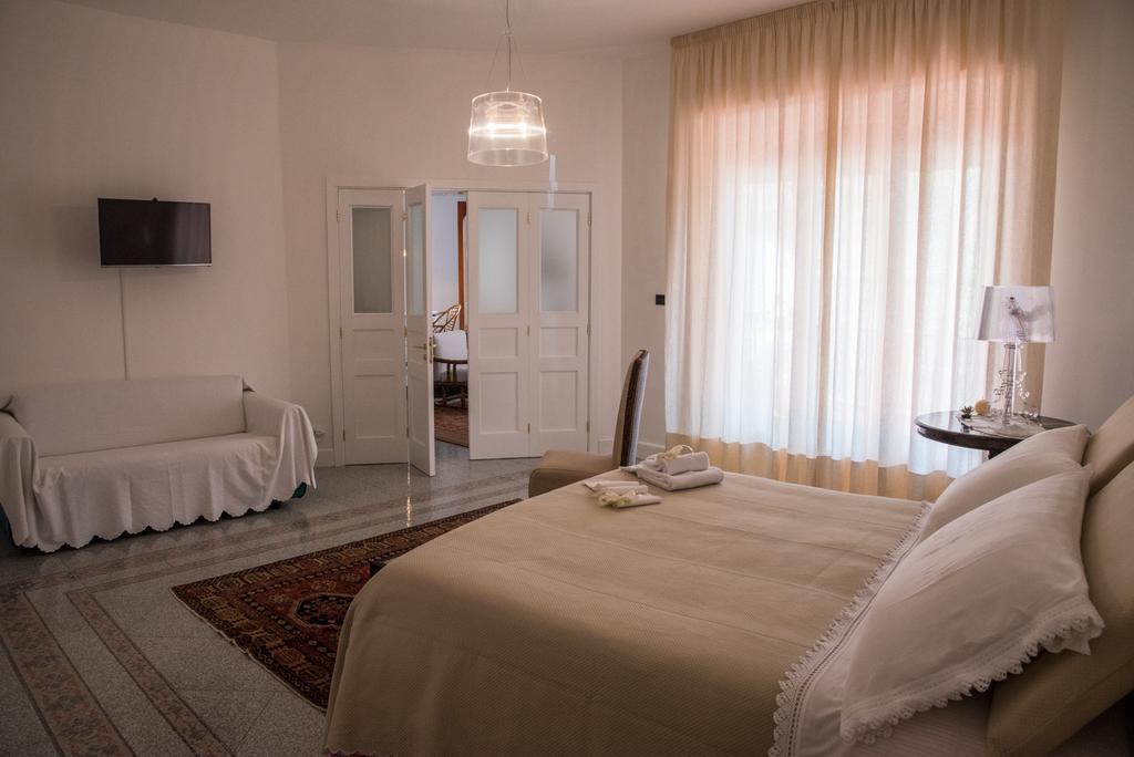 La Maison Dorée Giardini-Naxos Habitación foto